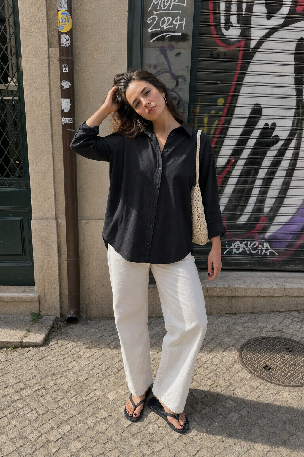 Elara Voss Black Relax Shirt on model 1
